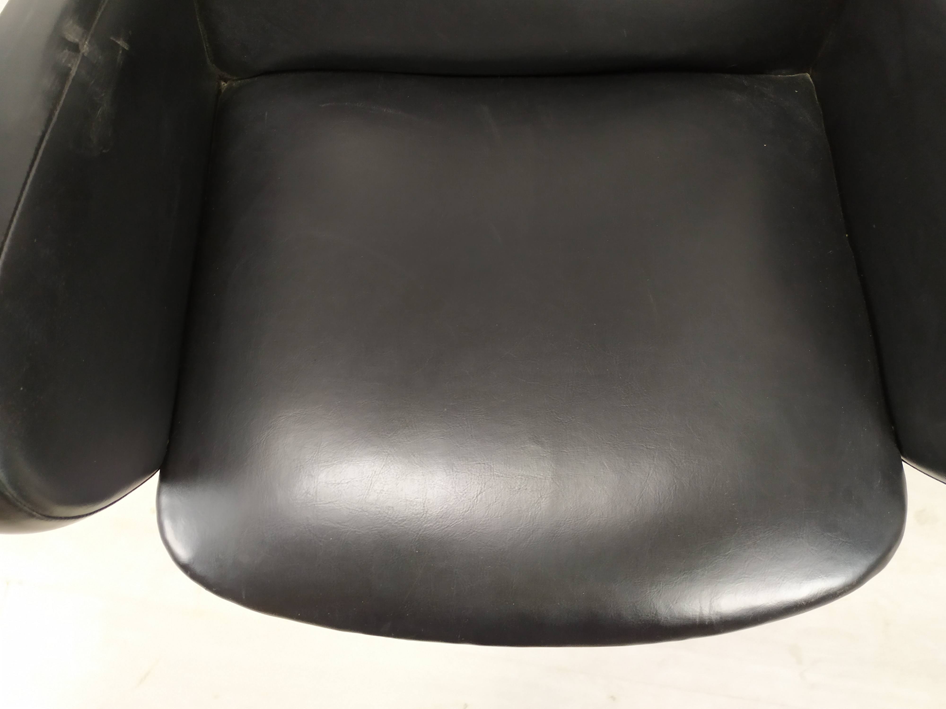 Vintage armchair skaï black