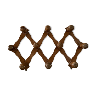 Wooden accordion wall coat rack