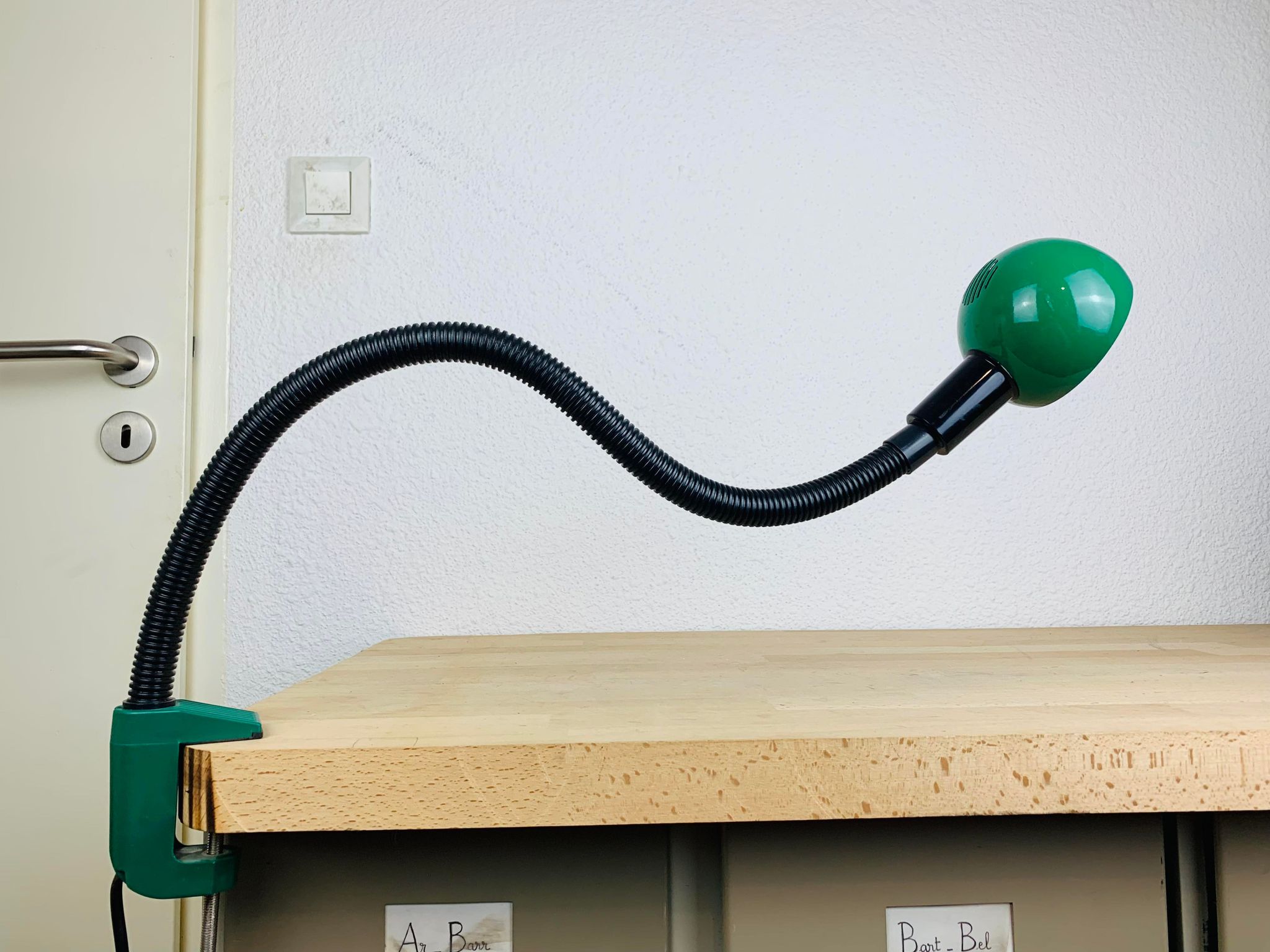 Snake lamp fixing vice 80s green