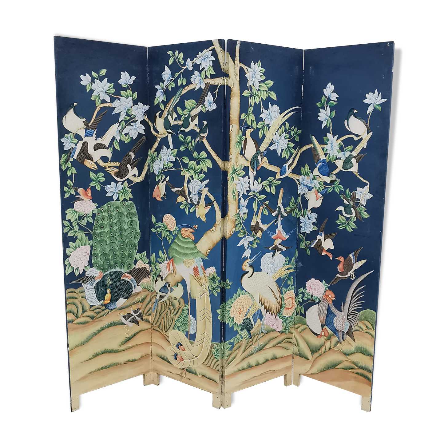 Wooden screen painted hand decorating birds