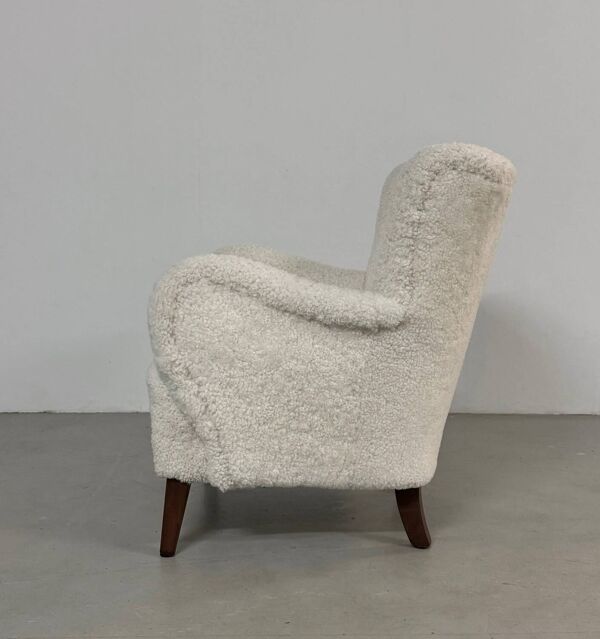 Fauteuil de salon danois avec nouveau revêtement en fourrure bouclée