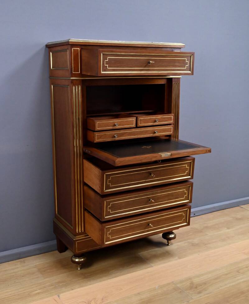 Secrétaire en acajou, style Louis XVI, époque Napoléon III – 2ème partie XIXe