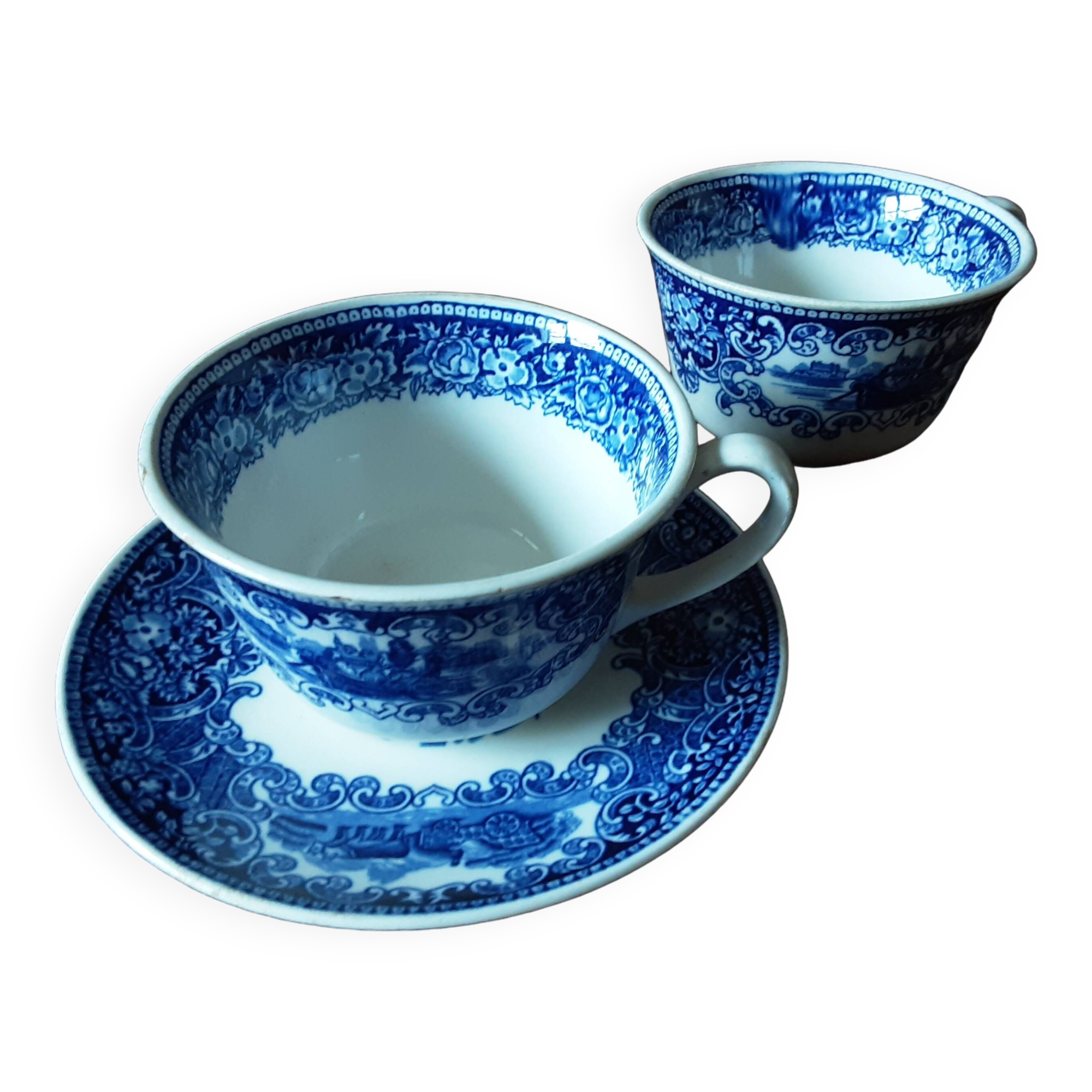 Set of 2 England cups and saucer
