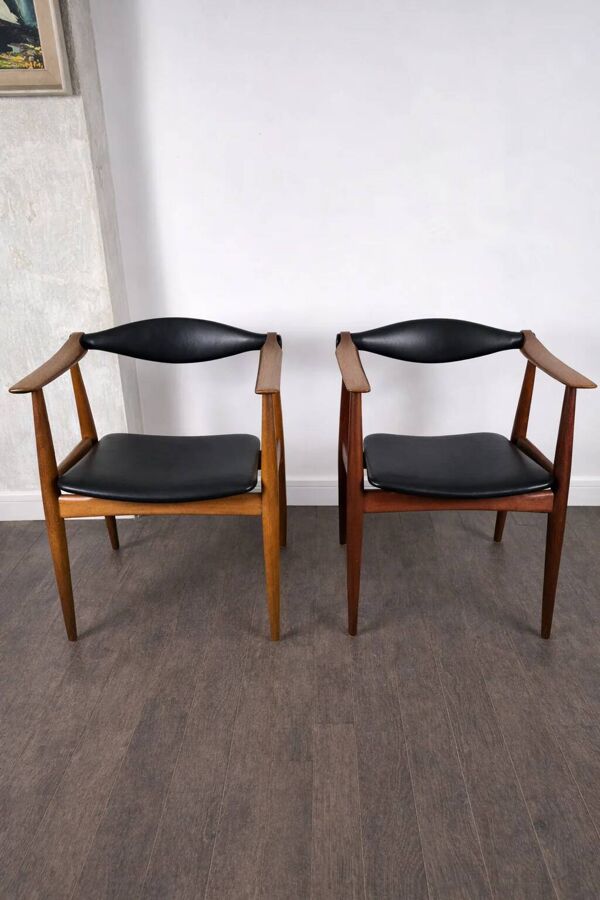 Chaise en chêne et cuir noir, modèle ''Yoke'' CH-34 par Hans J. Wegner pour Carl Hansen & Søn, Danemark, 1960.