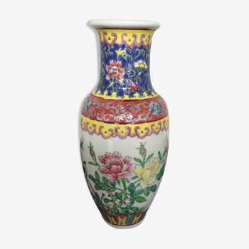 Vase chinois aux couleurs chatoyantes décors pivoines et oiseaux