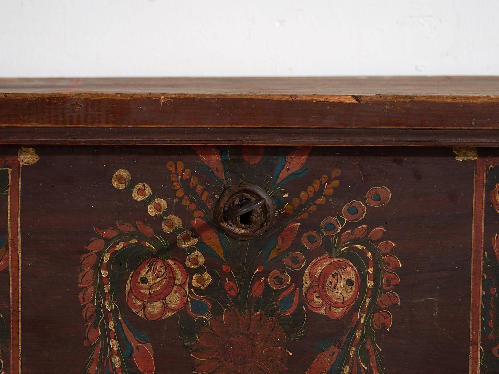 Antique polychrome chest of drawers with lower drawers (year 1896)