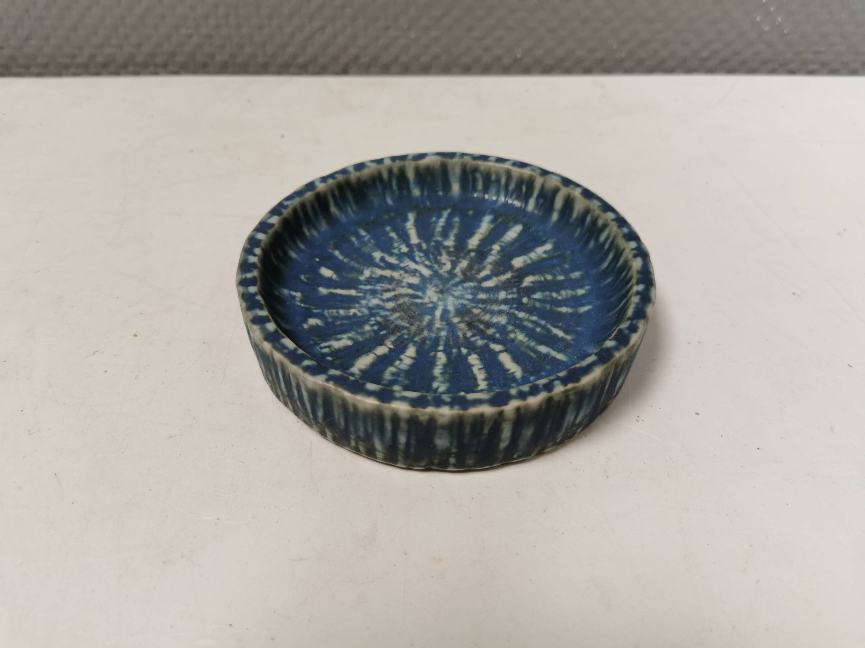 Ashtray in blue hares fur glaze from Rörstrand Sweden, by Gunnar Nylund
