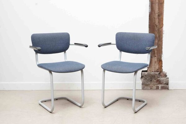 Chaise vintage Pagholz en S avec accoudoirs bleue et blanche