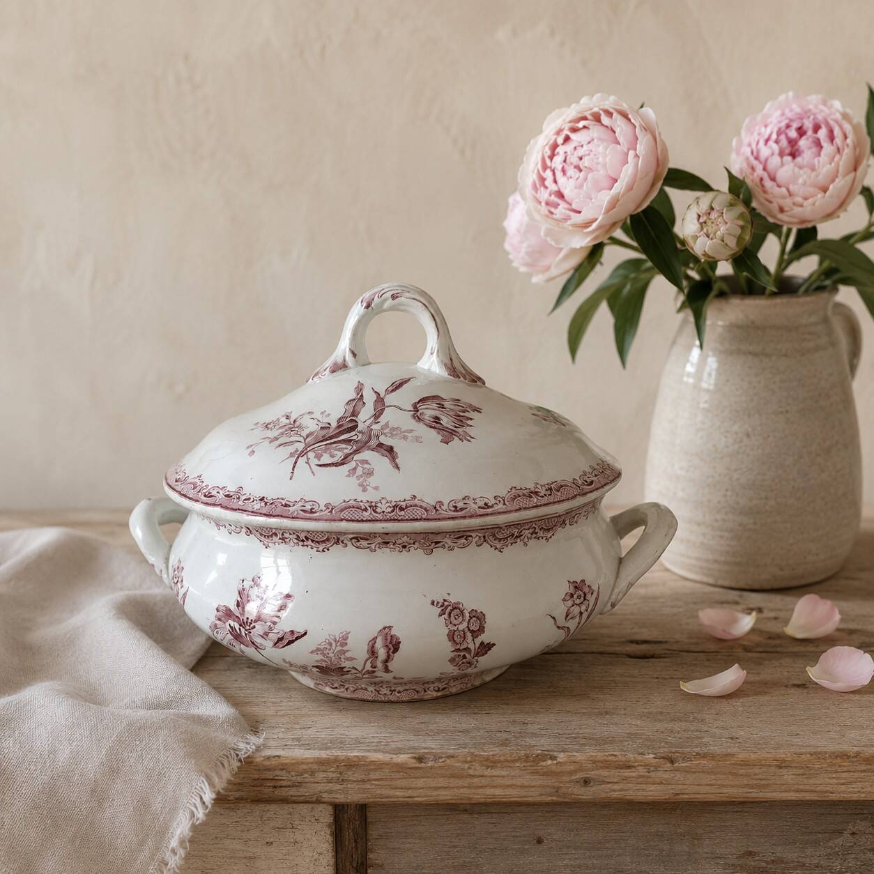Ironstone soup tureen Sarreguemines Fontanges model (circa 1880–1900),