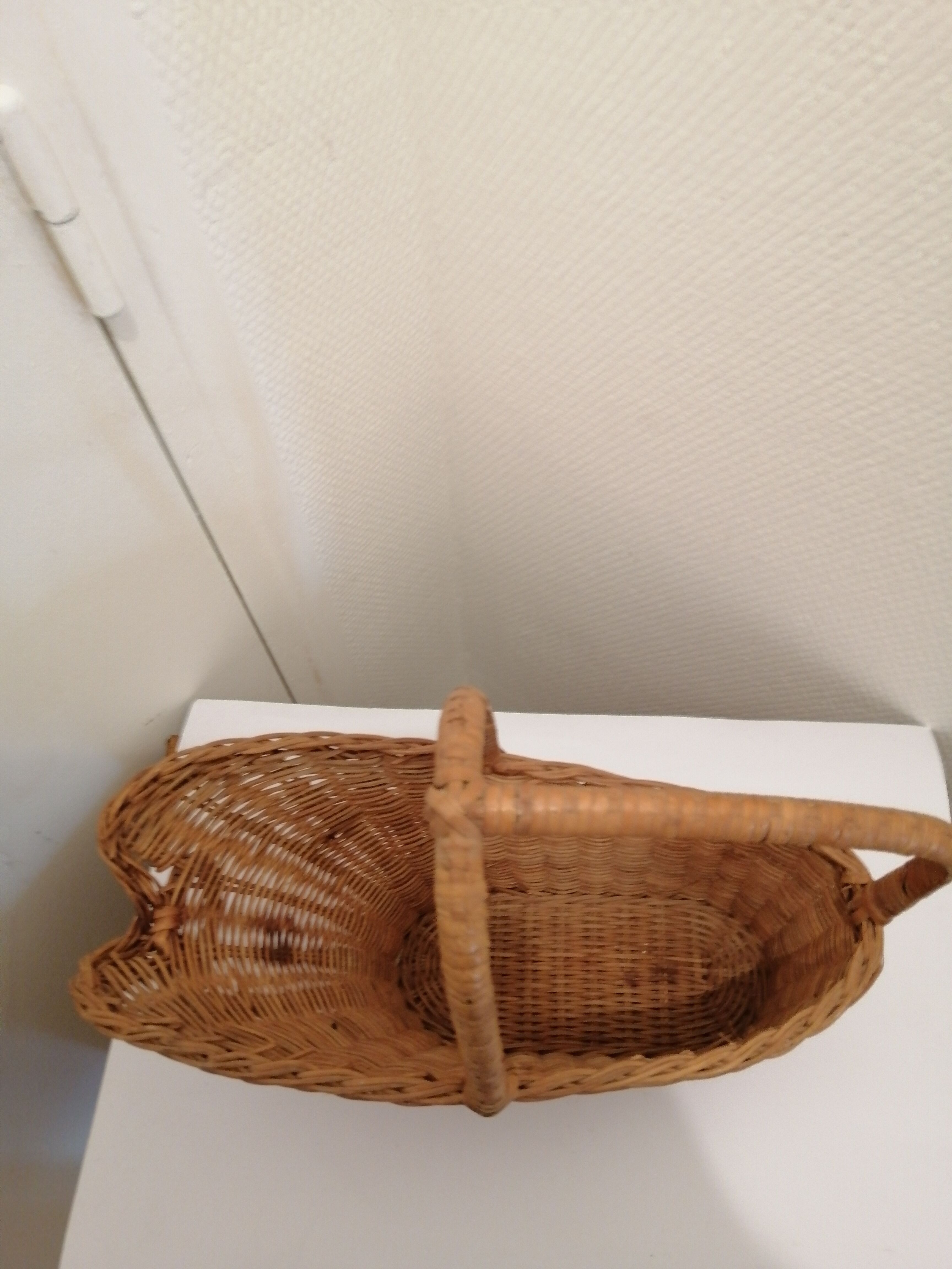 Wicker basket bottle holder
