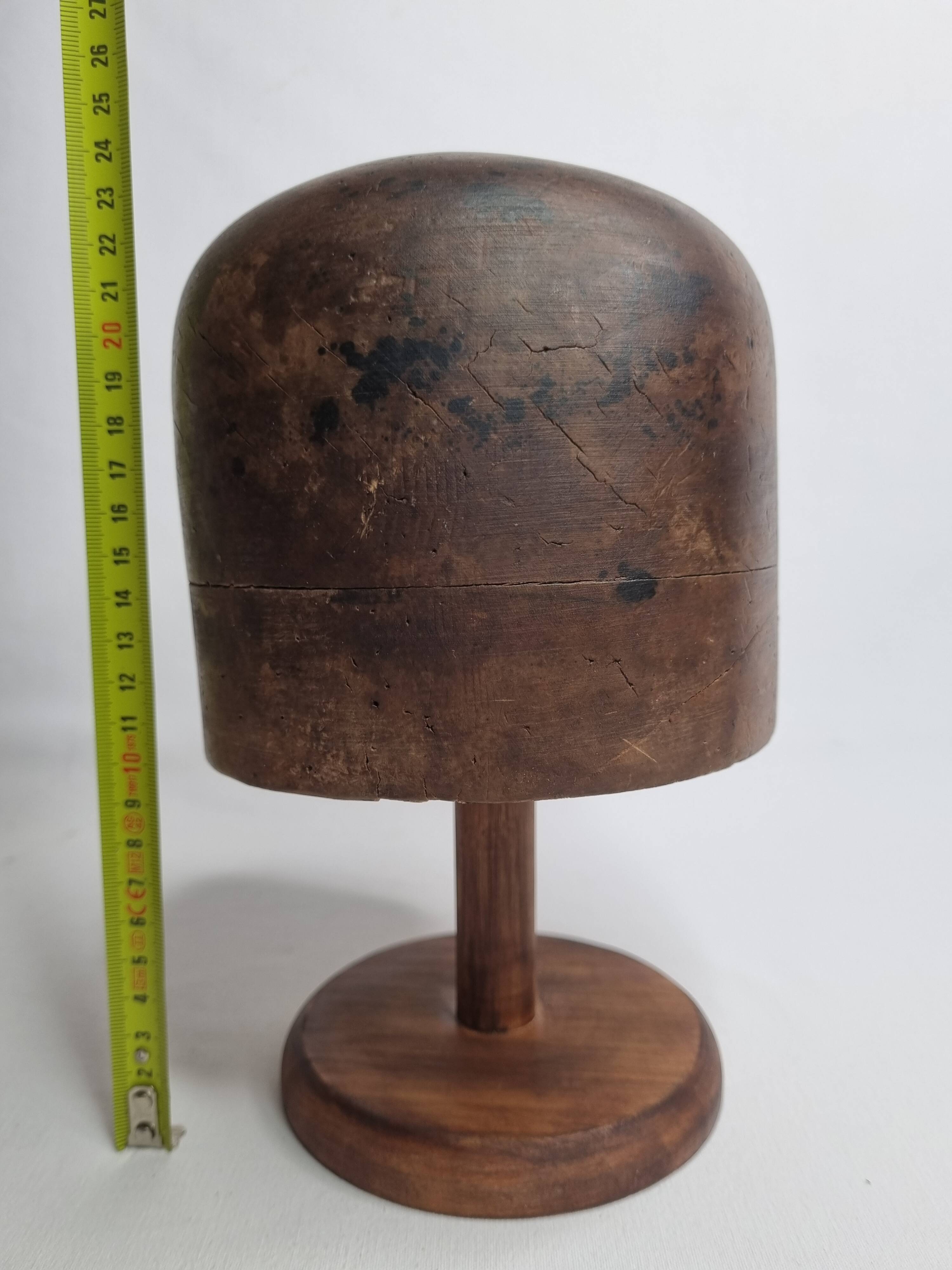 Standing wooden hat shape, 1900