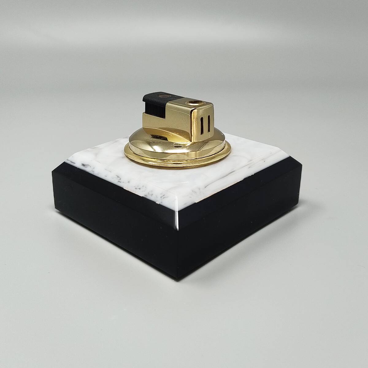1970s Gorgeous Smoking Set in Lucite and Brass. Made in Italy