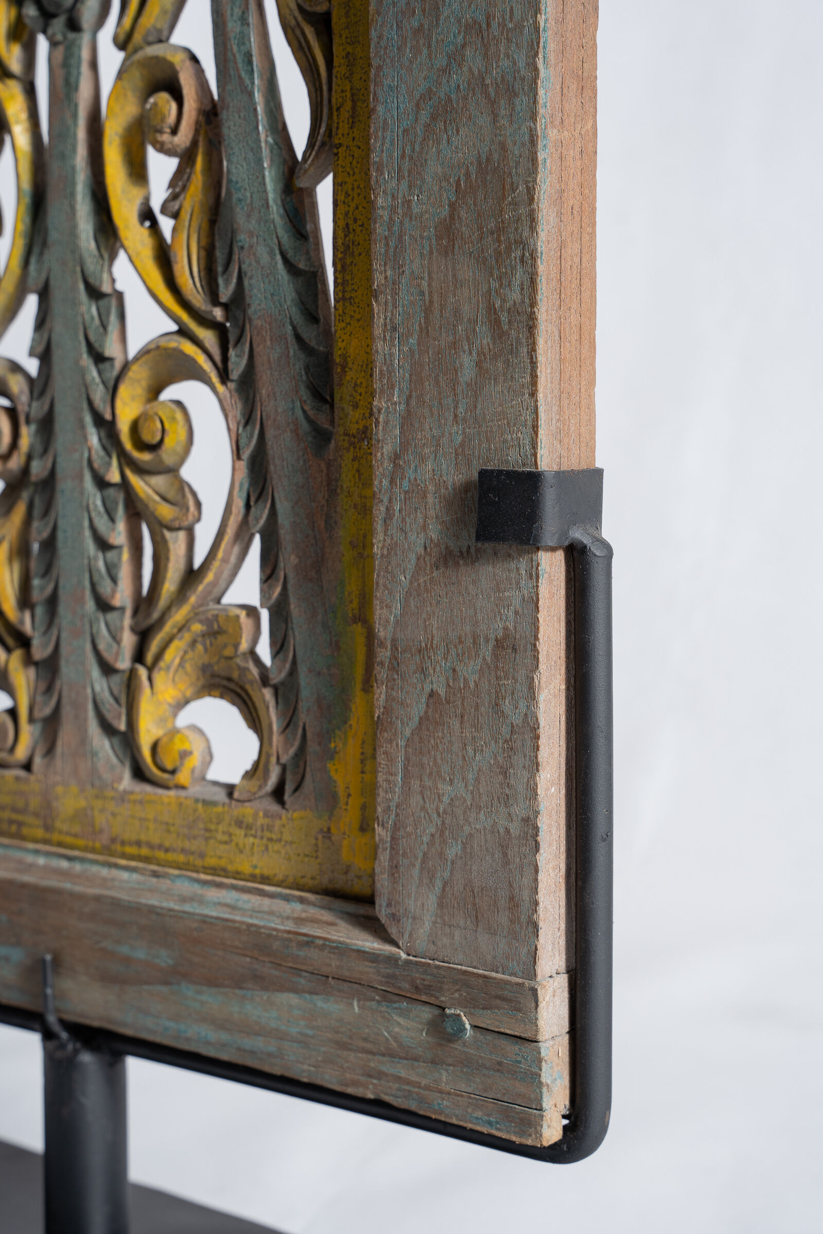 Rectangular Indonesian construction element with blue and yellow plant in carved wood