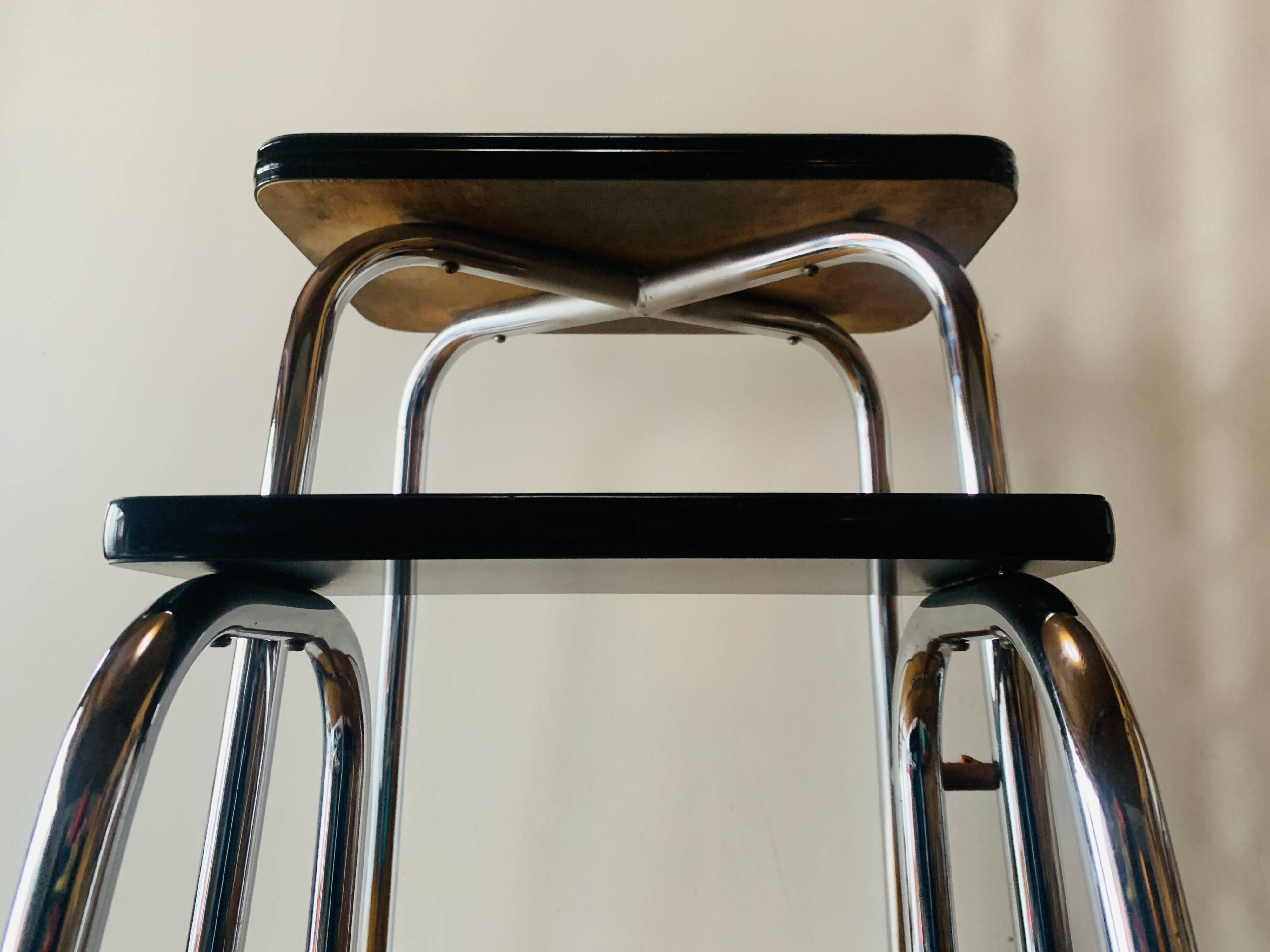 Tabouret escabeau vintage en formica noir et acier chromé