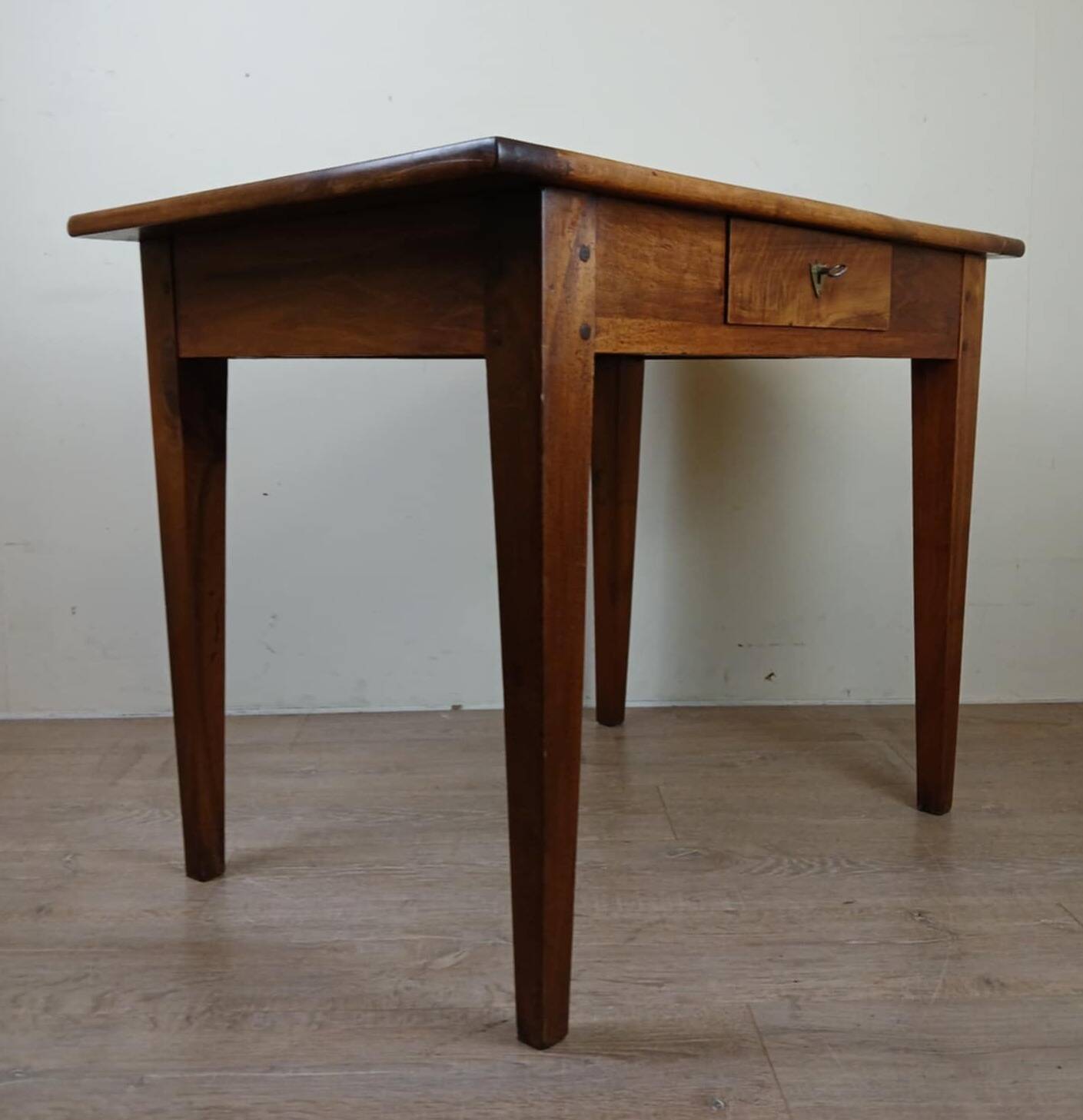 Directoire period desk table in solid walnut circa 1800