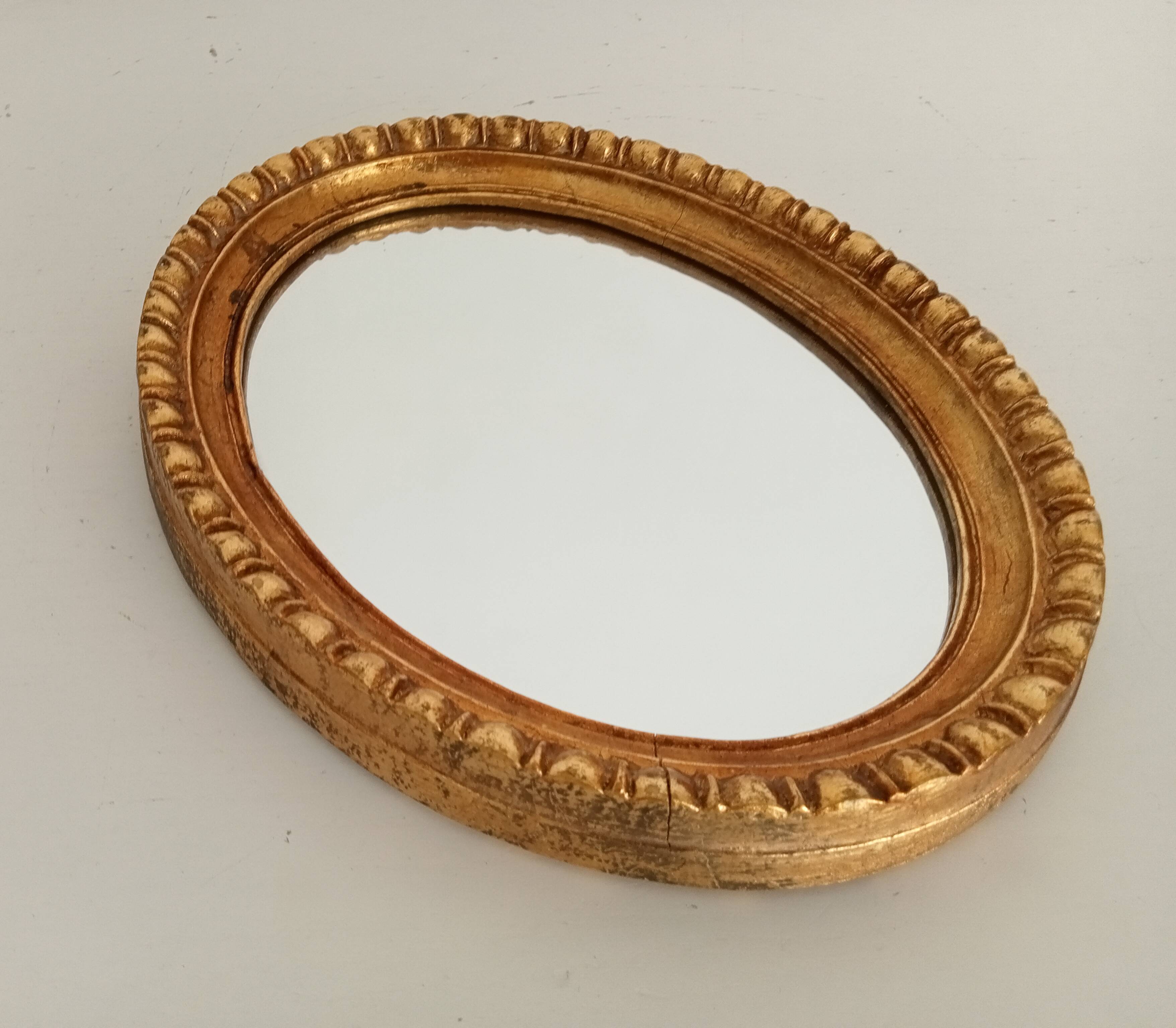 Miroir ovale italien vintage en bois doré