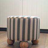 Pouf with ball feet