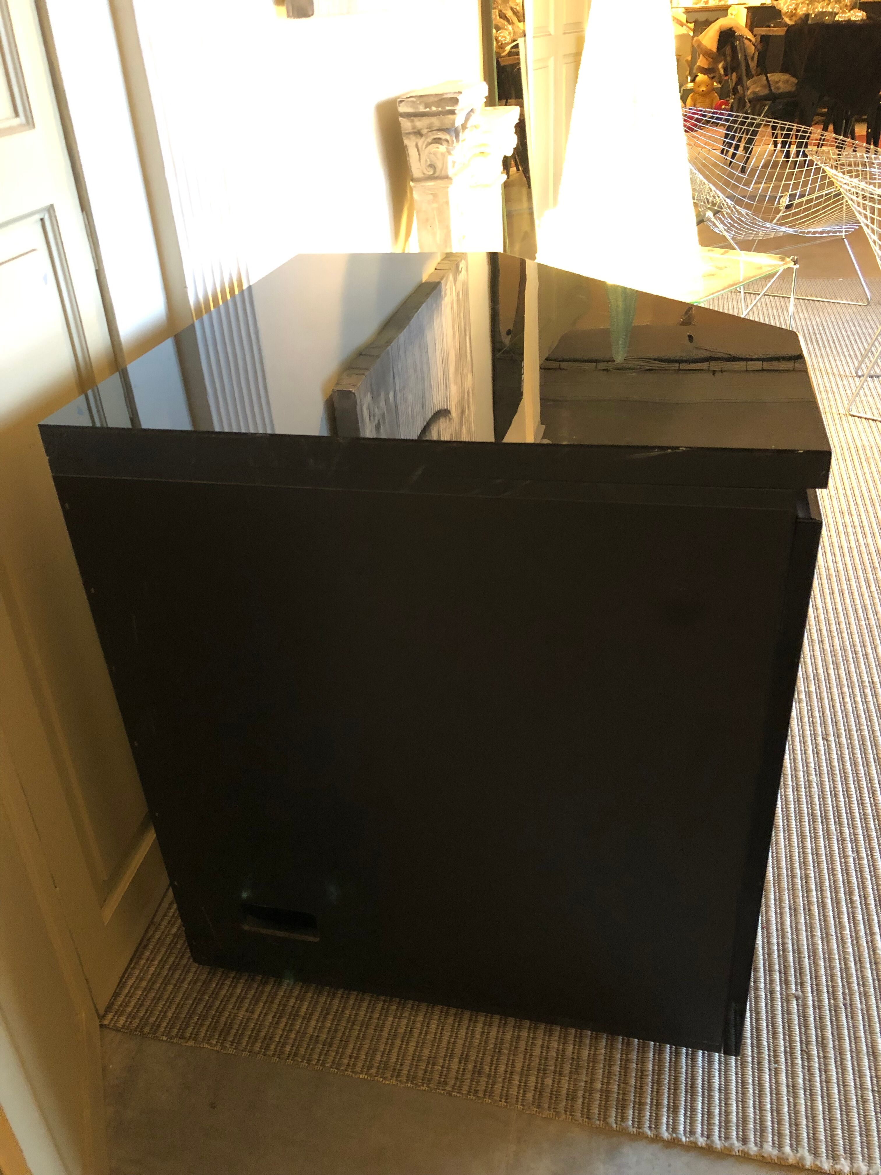 Vintage black lacquer notch