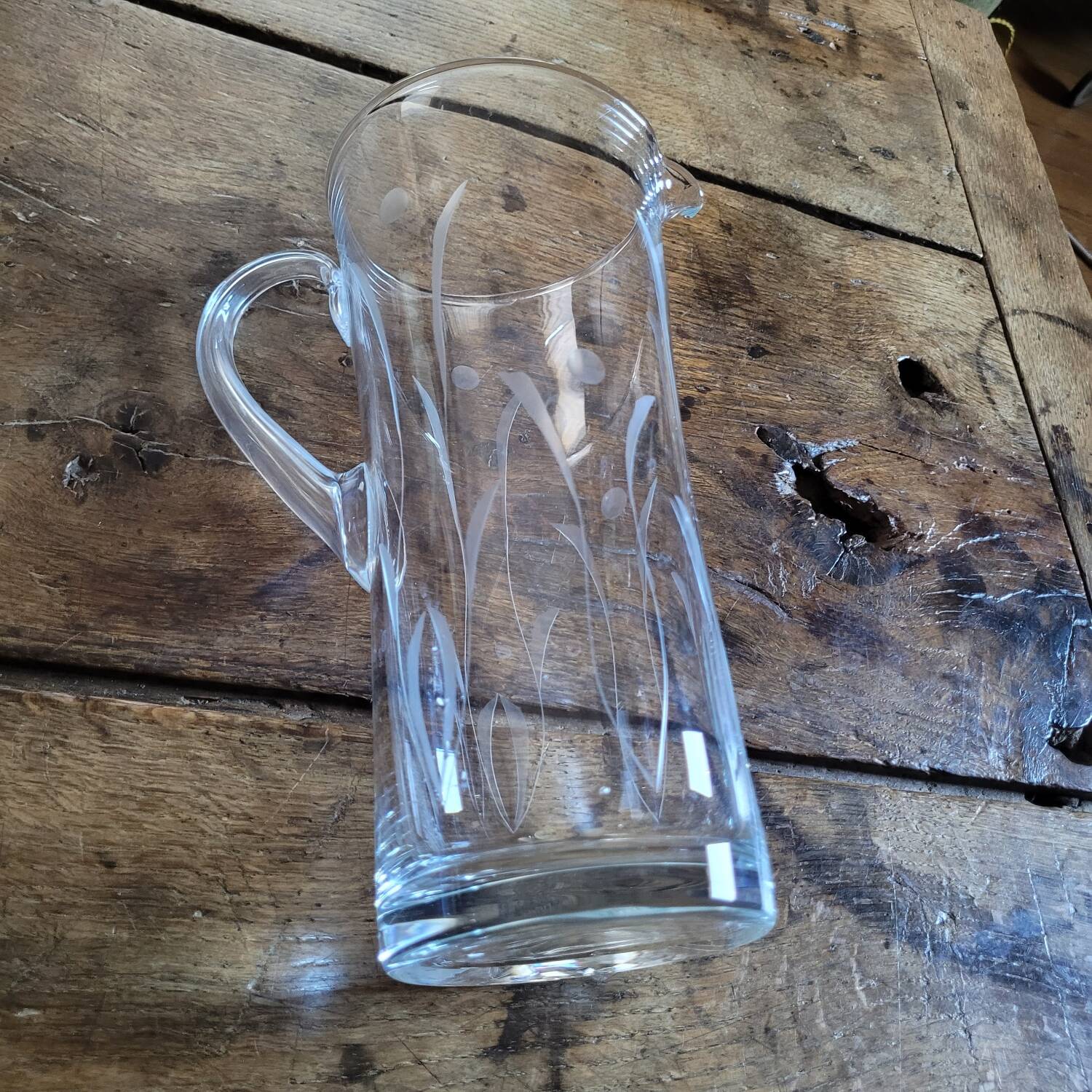 Pichet en verre gravé, base épaisse, années 70