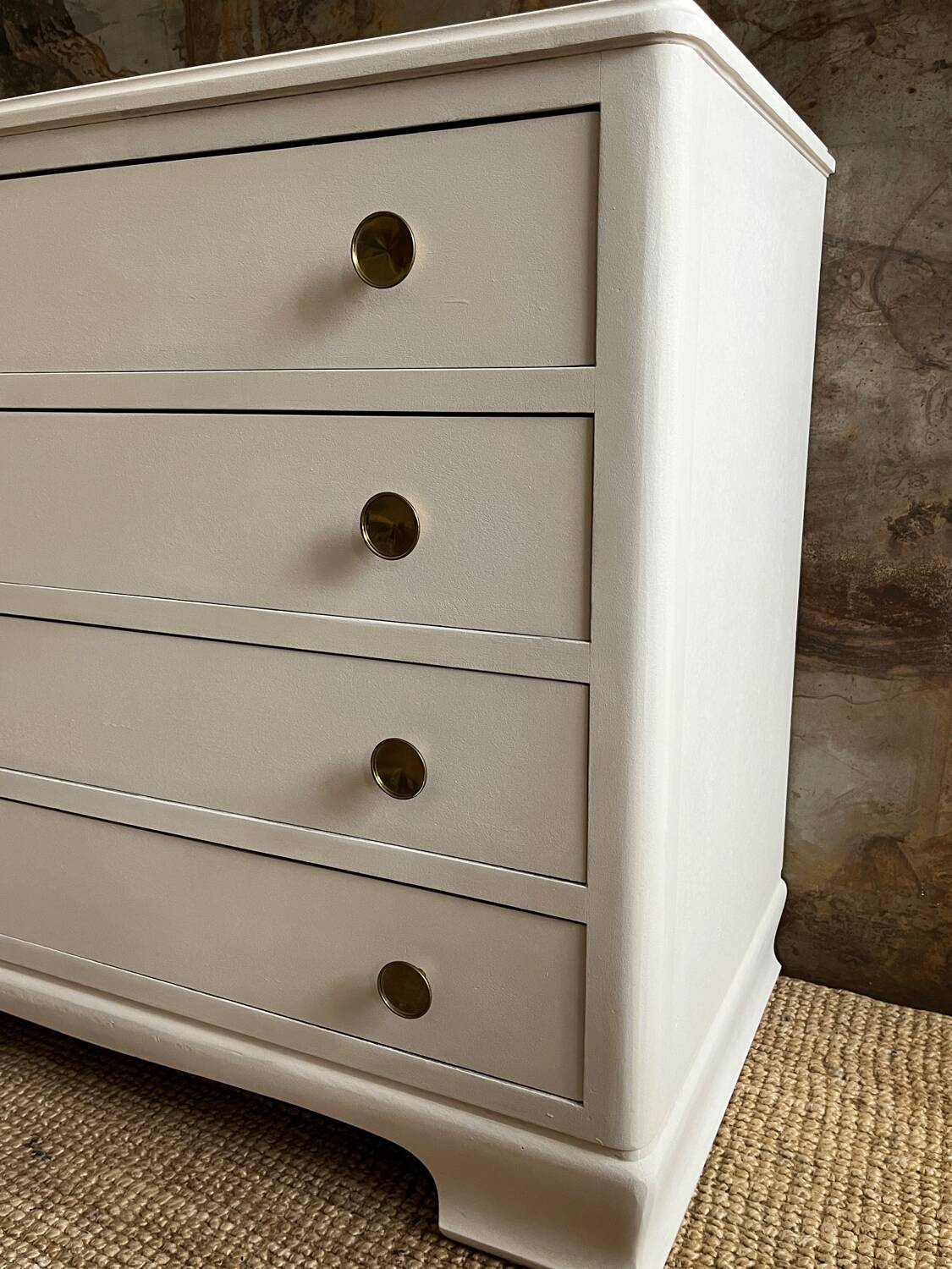 Linen chest of drawers