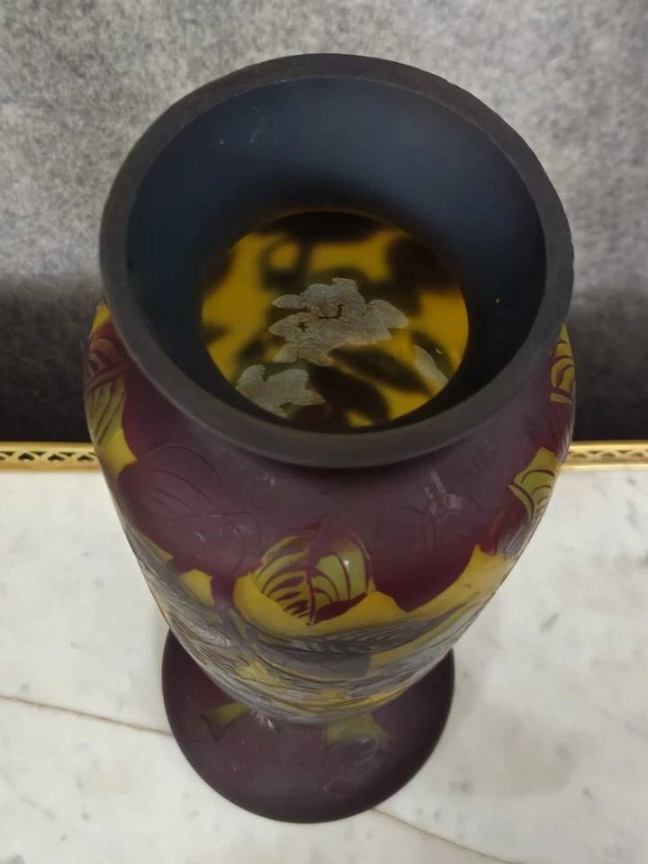 Multilayer glass vase etched with acid – Floral decoration in Art Nouveau style