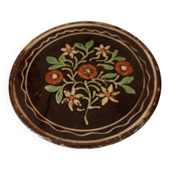 Decorative ceramic plate