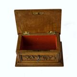 Coffret boite bois sculpté fleur feuillage 2 oiseaux forêt noire avec clef ancien