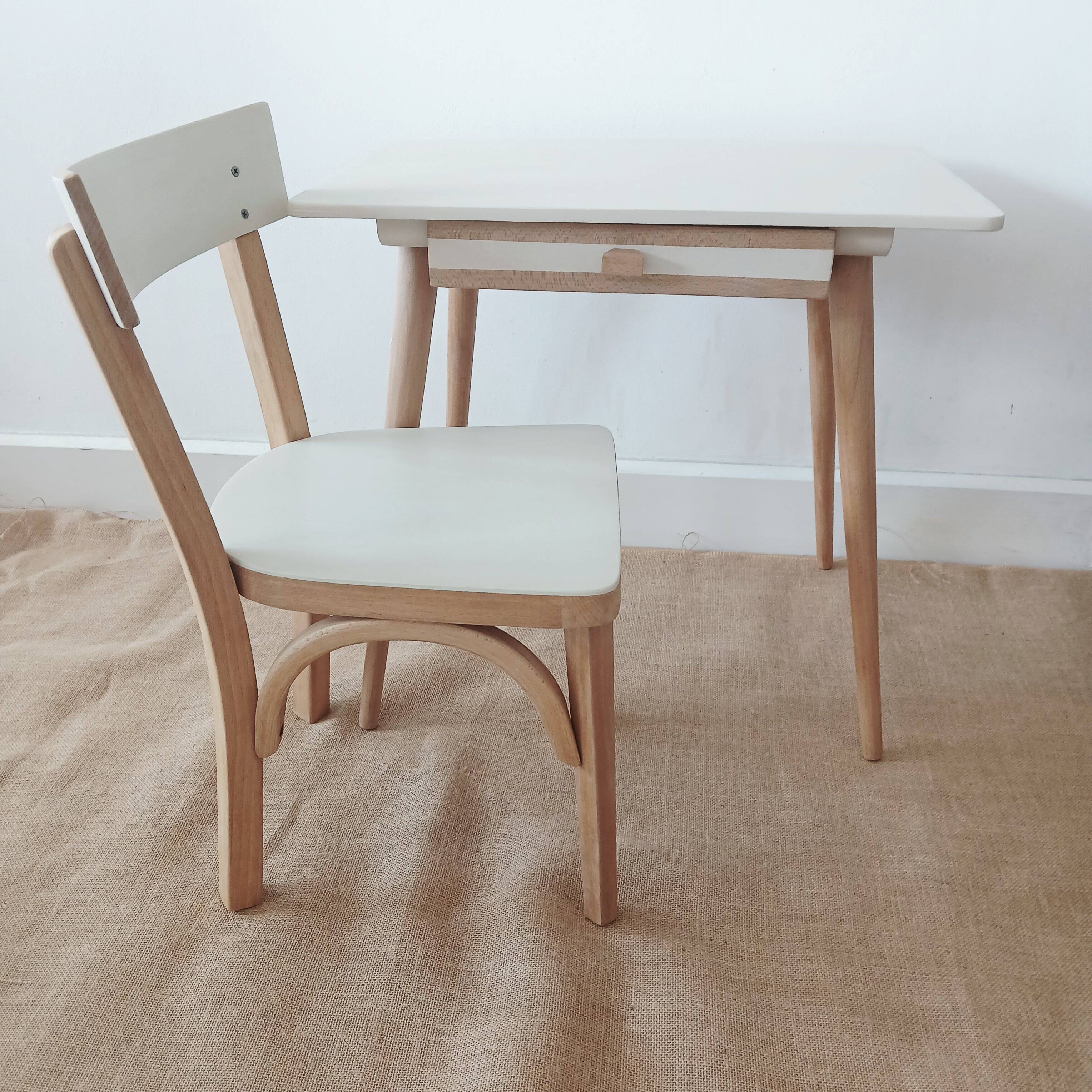 CHILDREN'S DESK AND CHAIR BAUMANN
