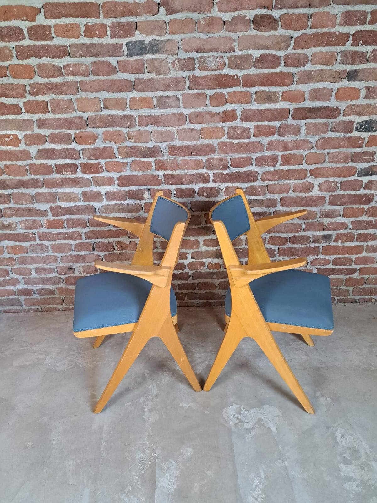 Pair of "V" armchairs by Casala 1950