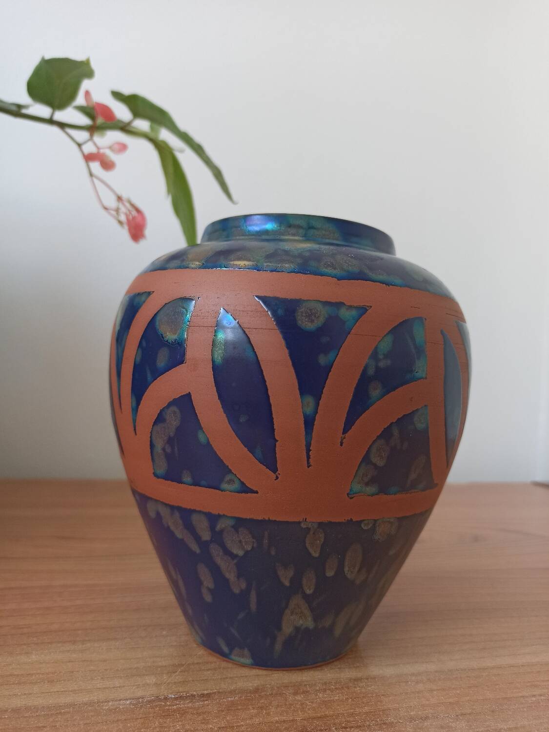 Hand-turned stoneware vase – Iridescent glaze