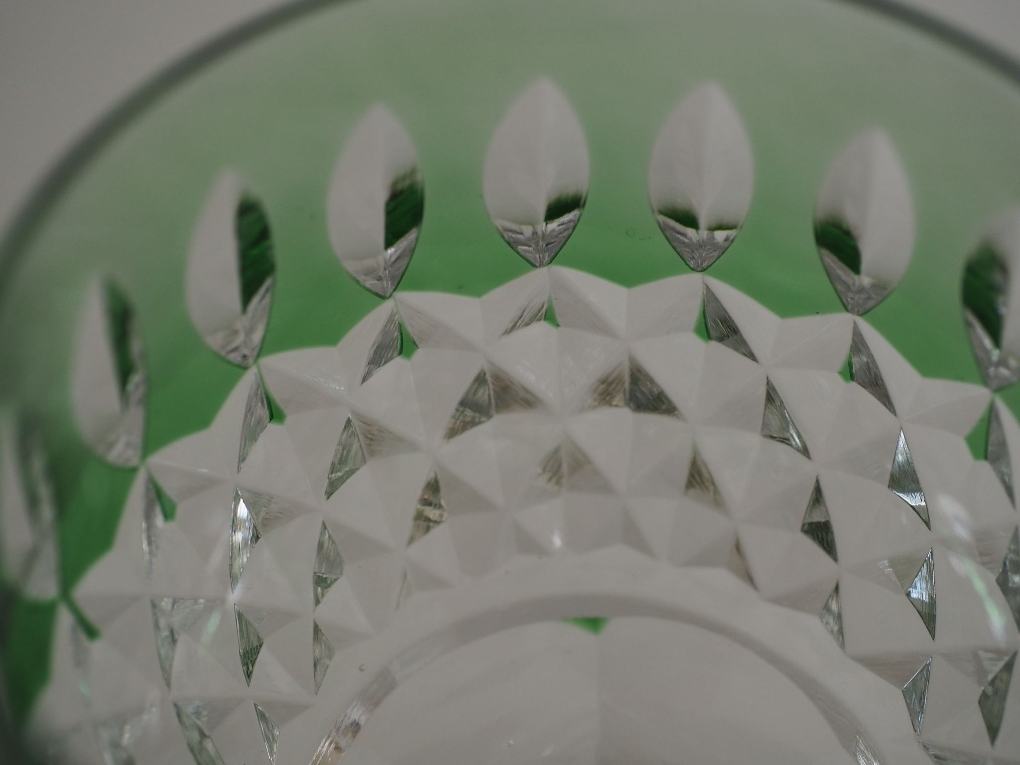 Verre en cristal –   roemer vert - saint-louis - pointe de couleur verte