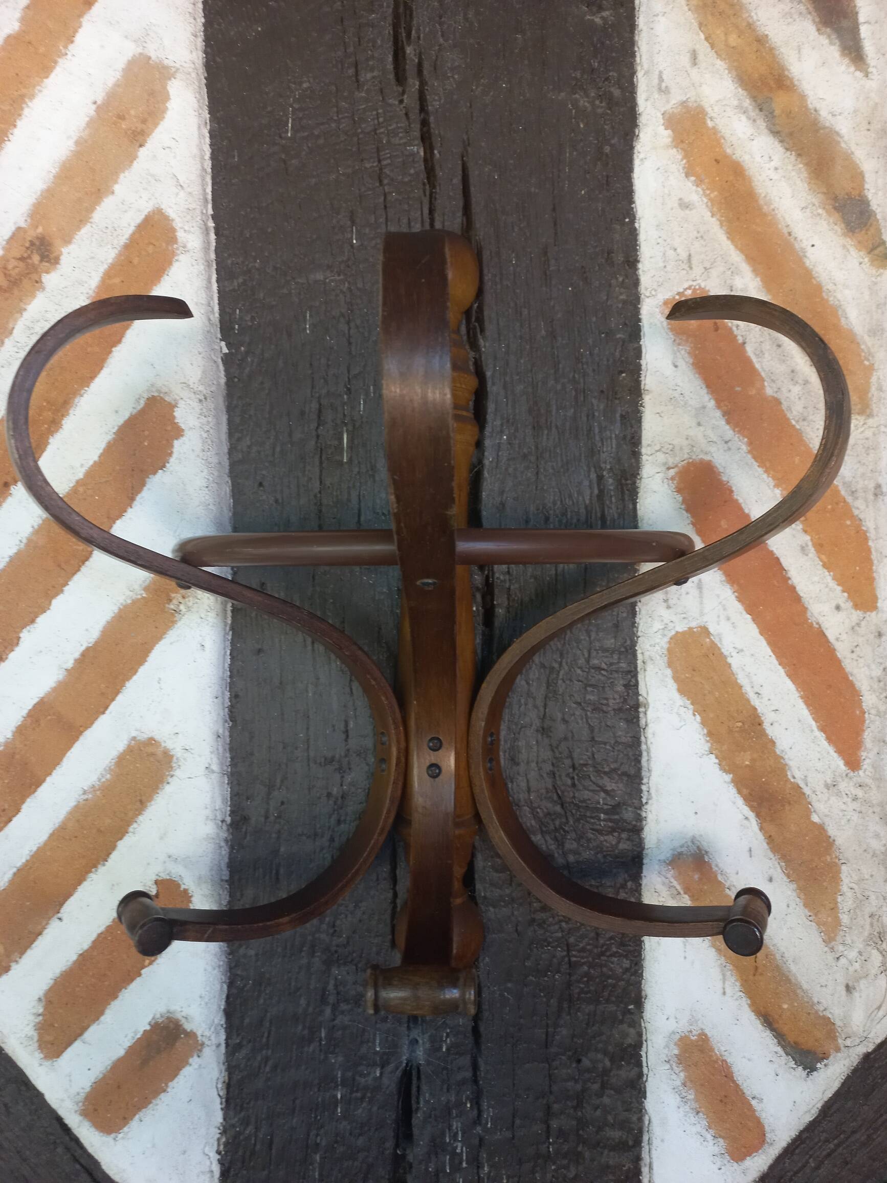 Porte manteau mural forme "perroquet"