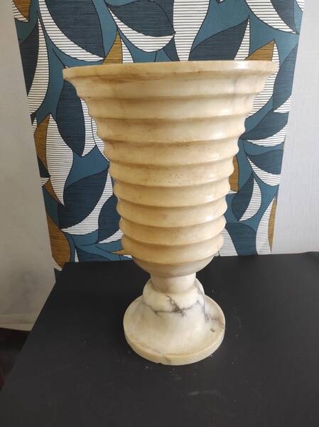 Pied de lampe en albatre