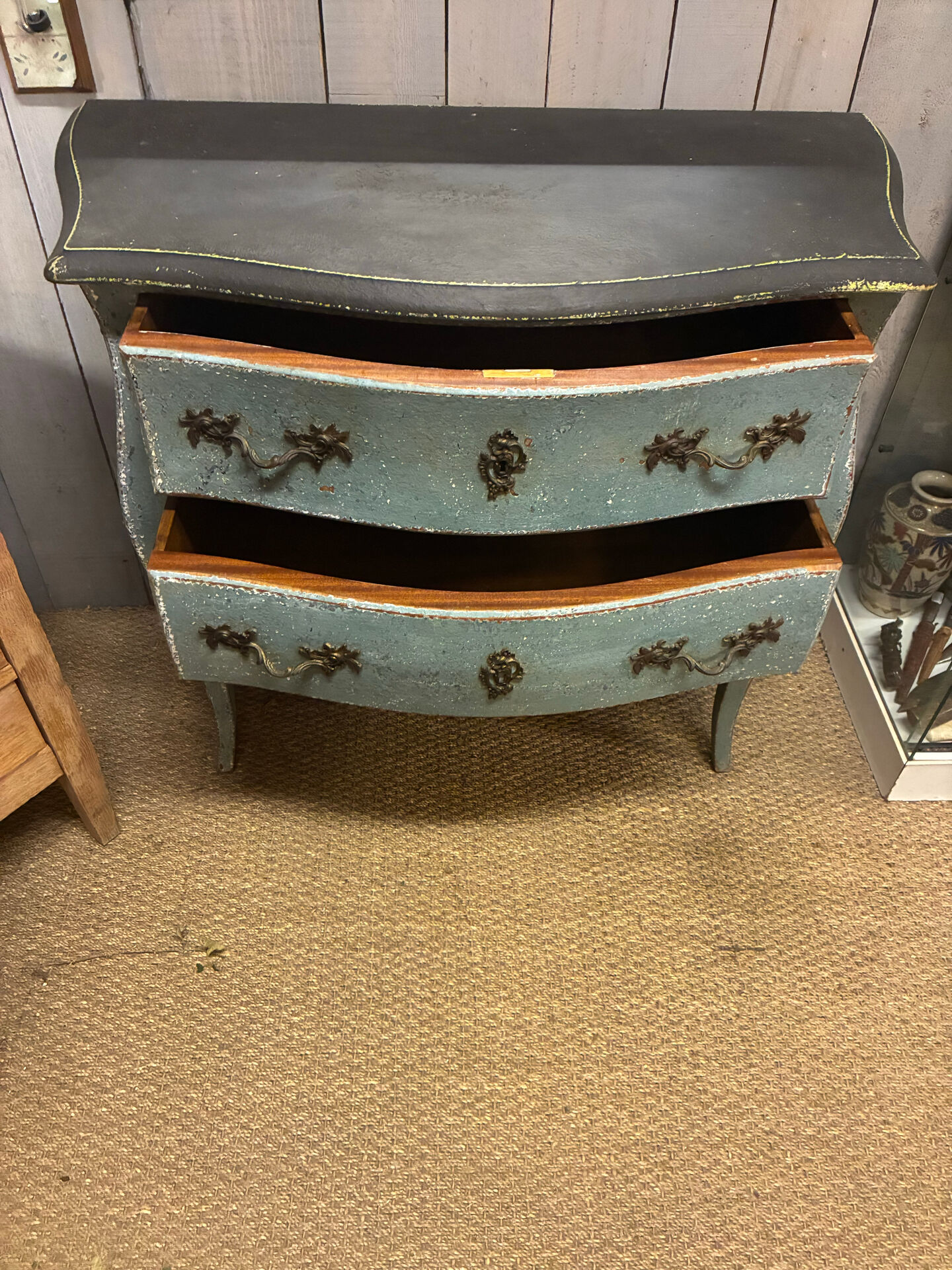 Ancienne commode de style Louis XV