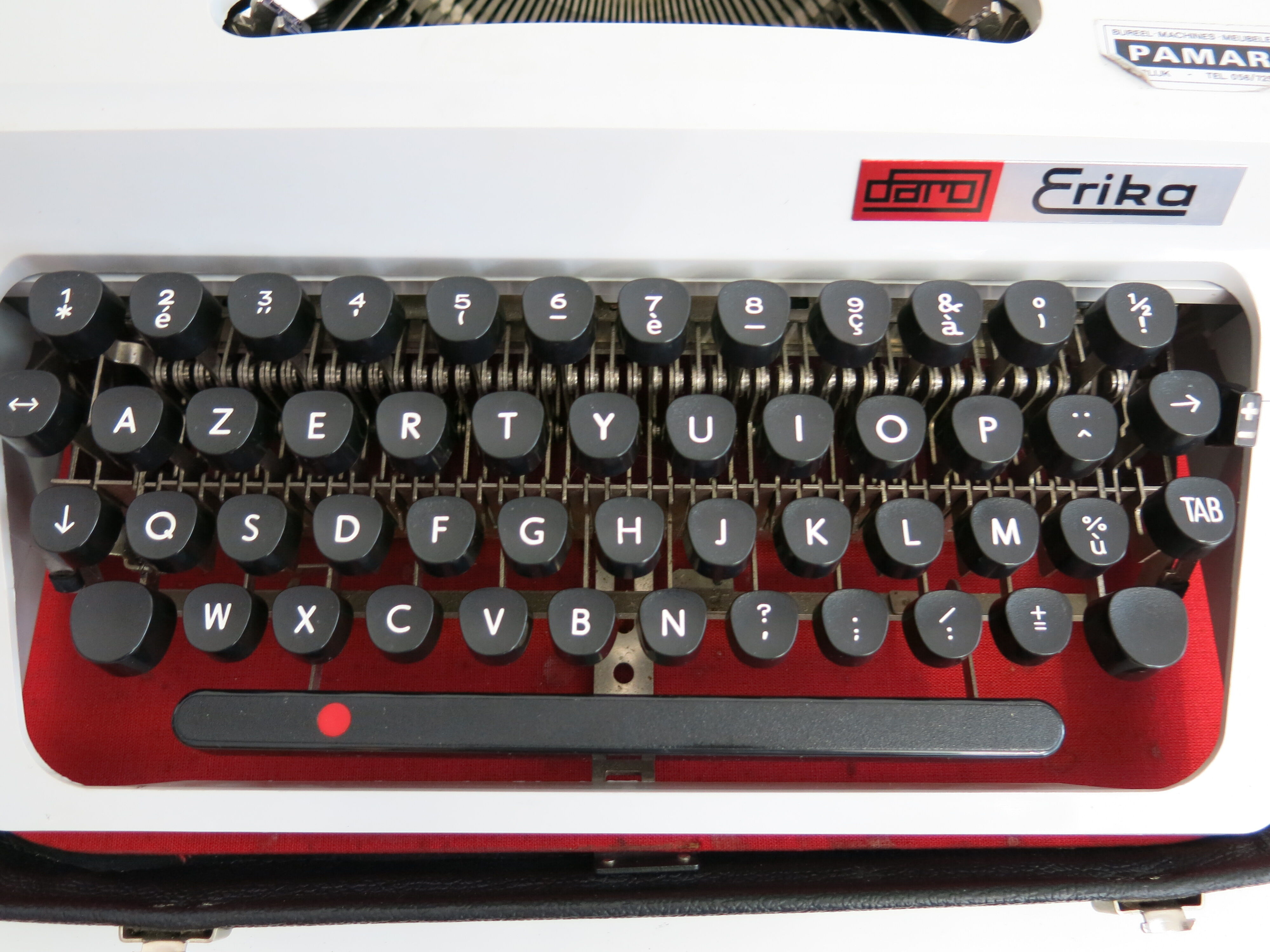 Typewriter Daro Erika Model 60