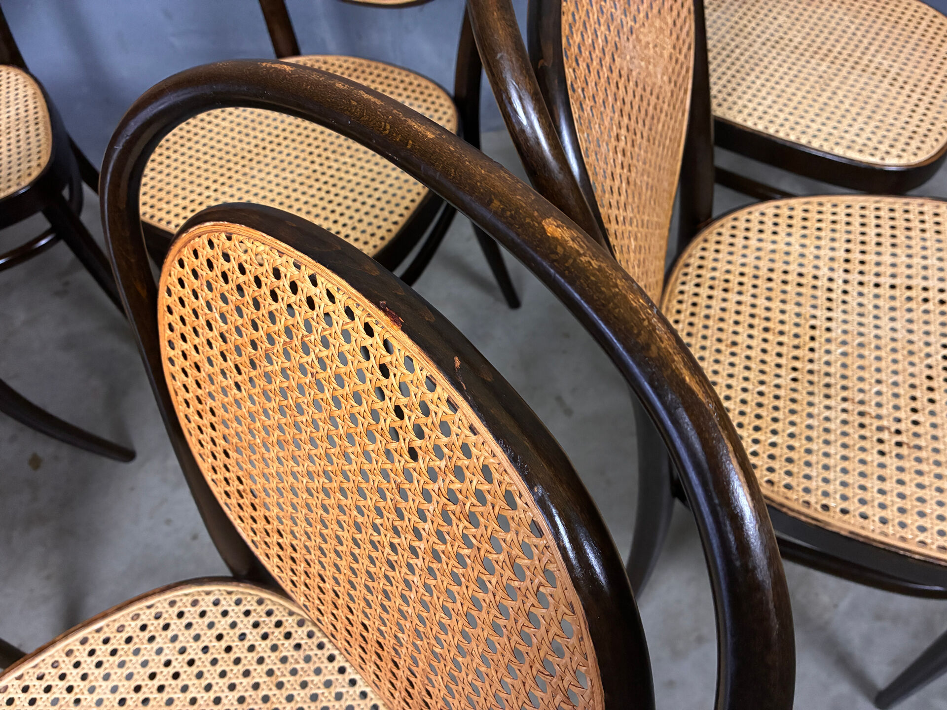 Thonet 215r 6 chairs, classic design