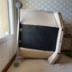 Fauteuil / Causeuse vintage cuir beige avec structure métal