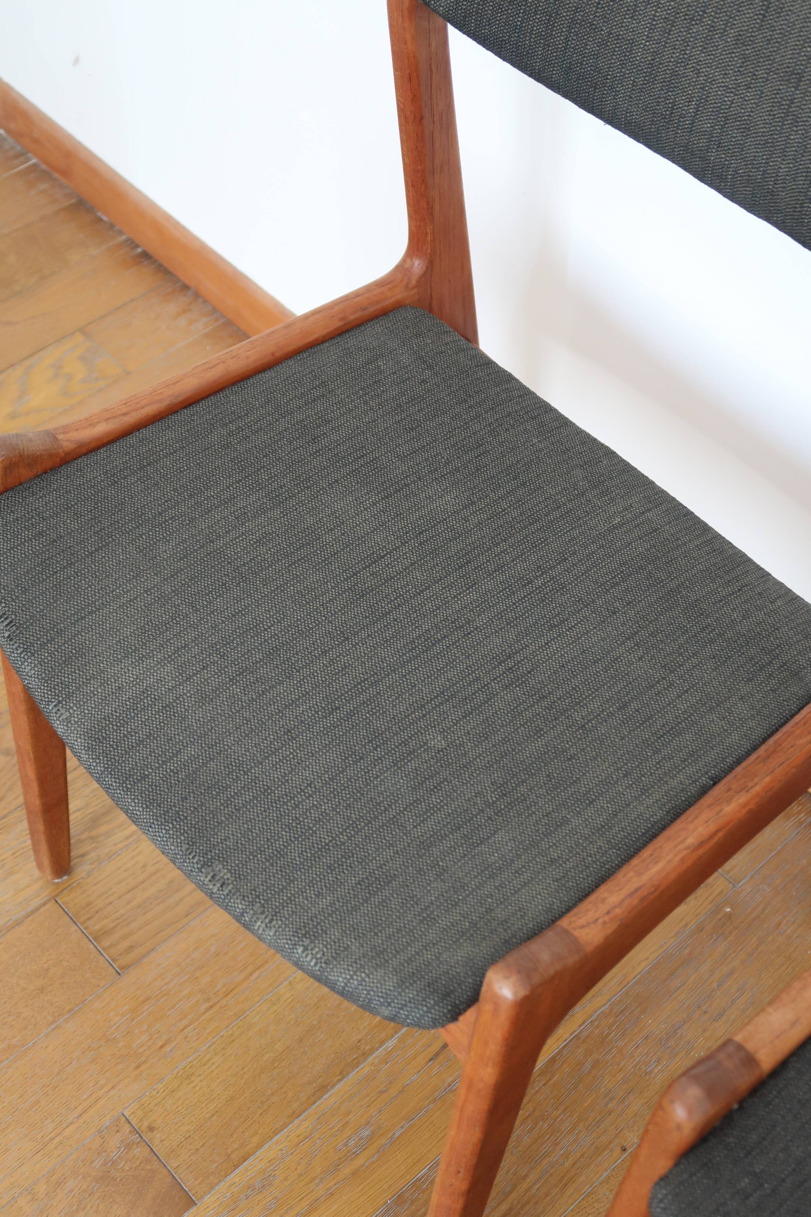 4 chaises vertes danoises estampillées