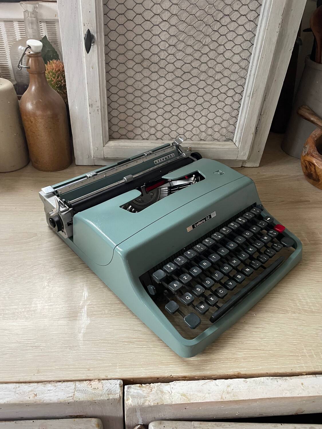 Olivetti lettera 32 typewriter