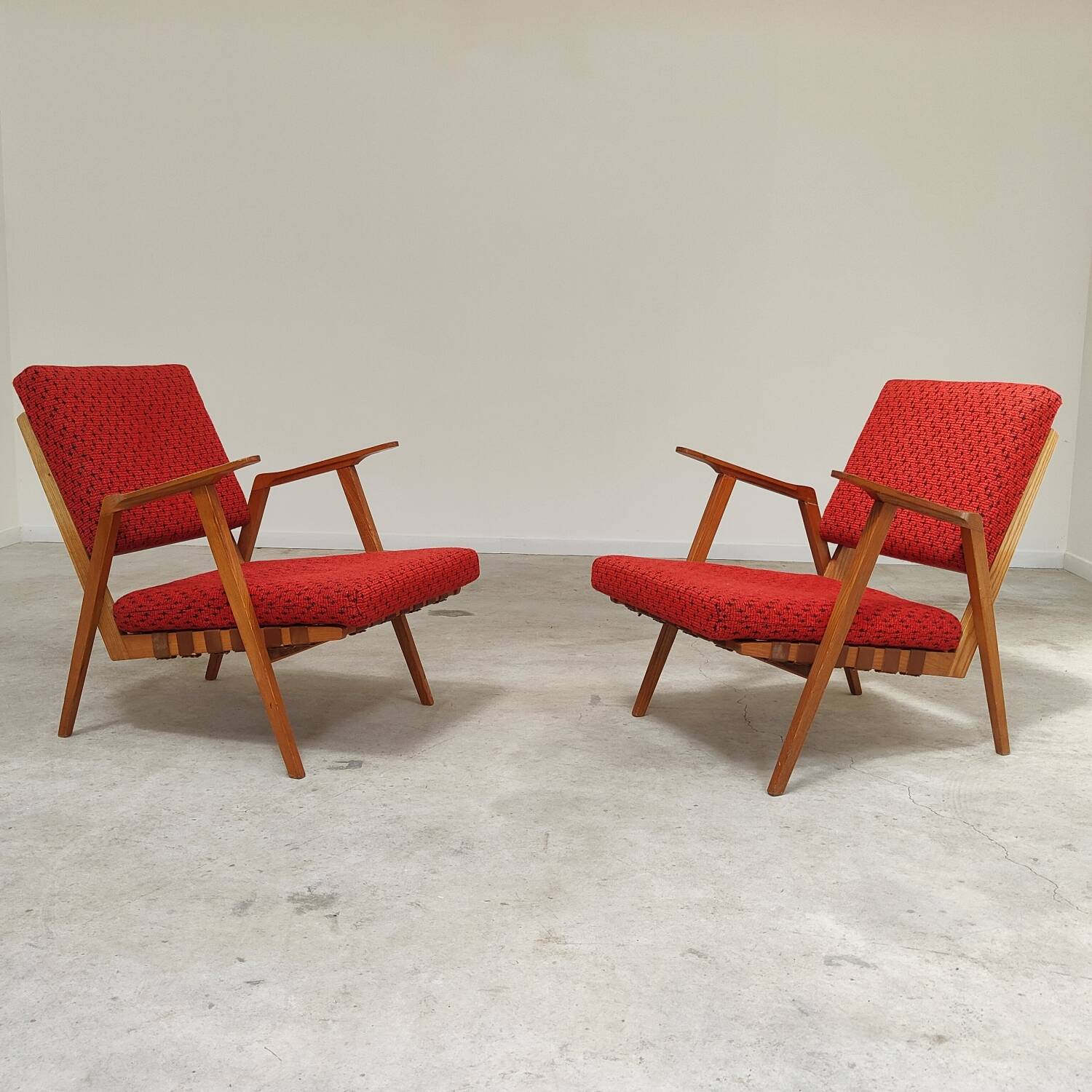 Pair of armchairs in mottled red and wood by Uluv, former Czechoslovakia 1960