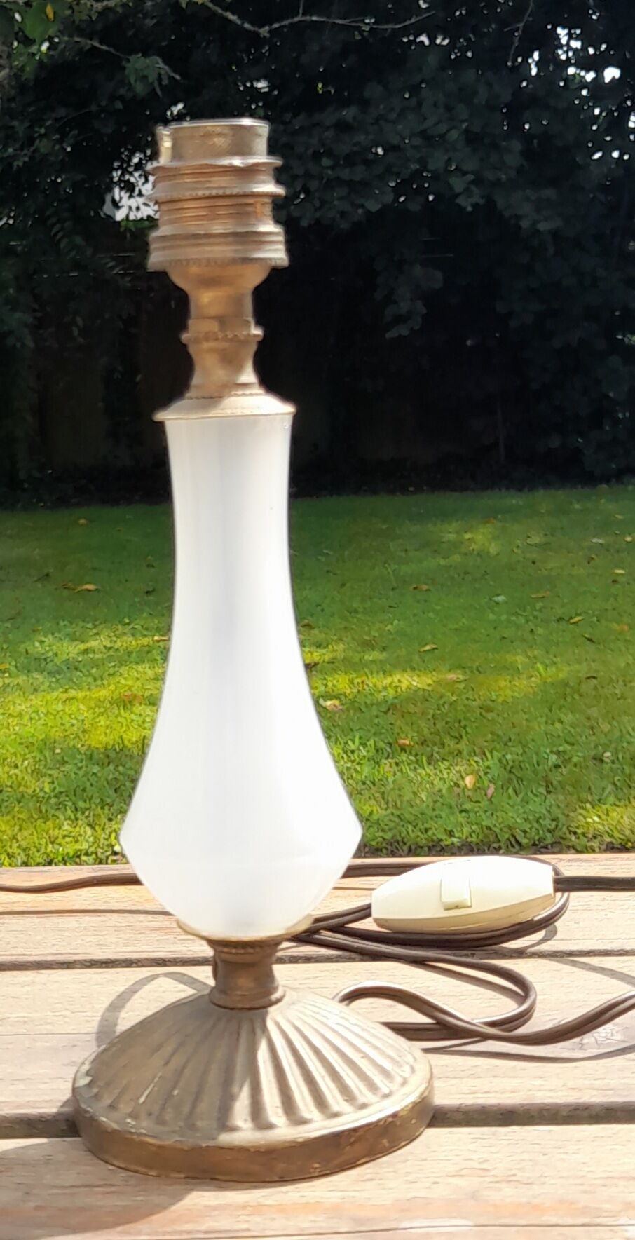 Old small lamp to put foot opaque glass, golden metal base