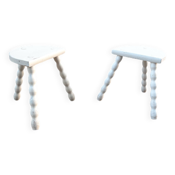 Duo of milking stools with turned legs.
