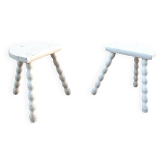 Duo of milking stools with turned legs.