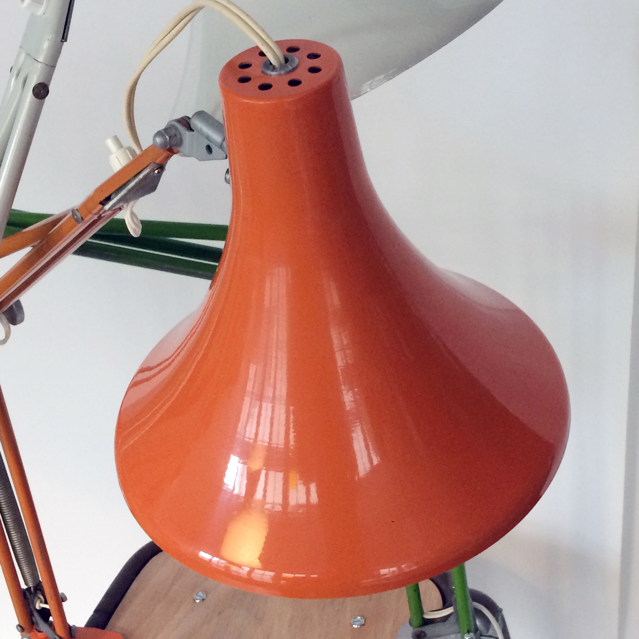 Trois lampes de bureau aux couleurs italiennes
