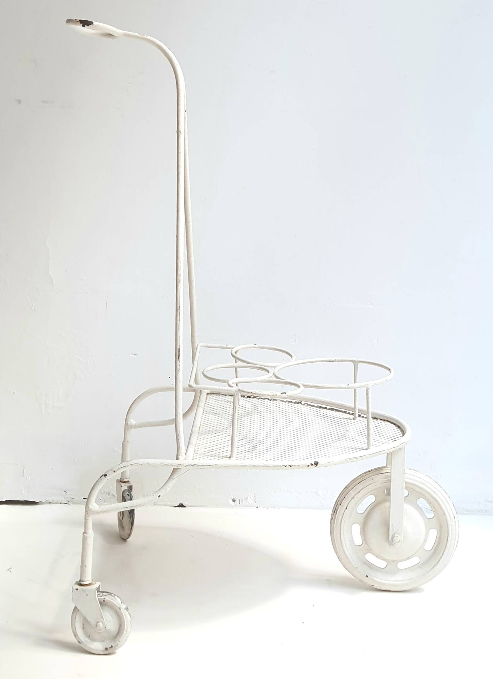 Serving / Rolling bar in white lacquered perforated metal in the style of Matégot Vintage from the 1950s