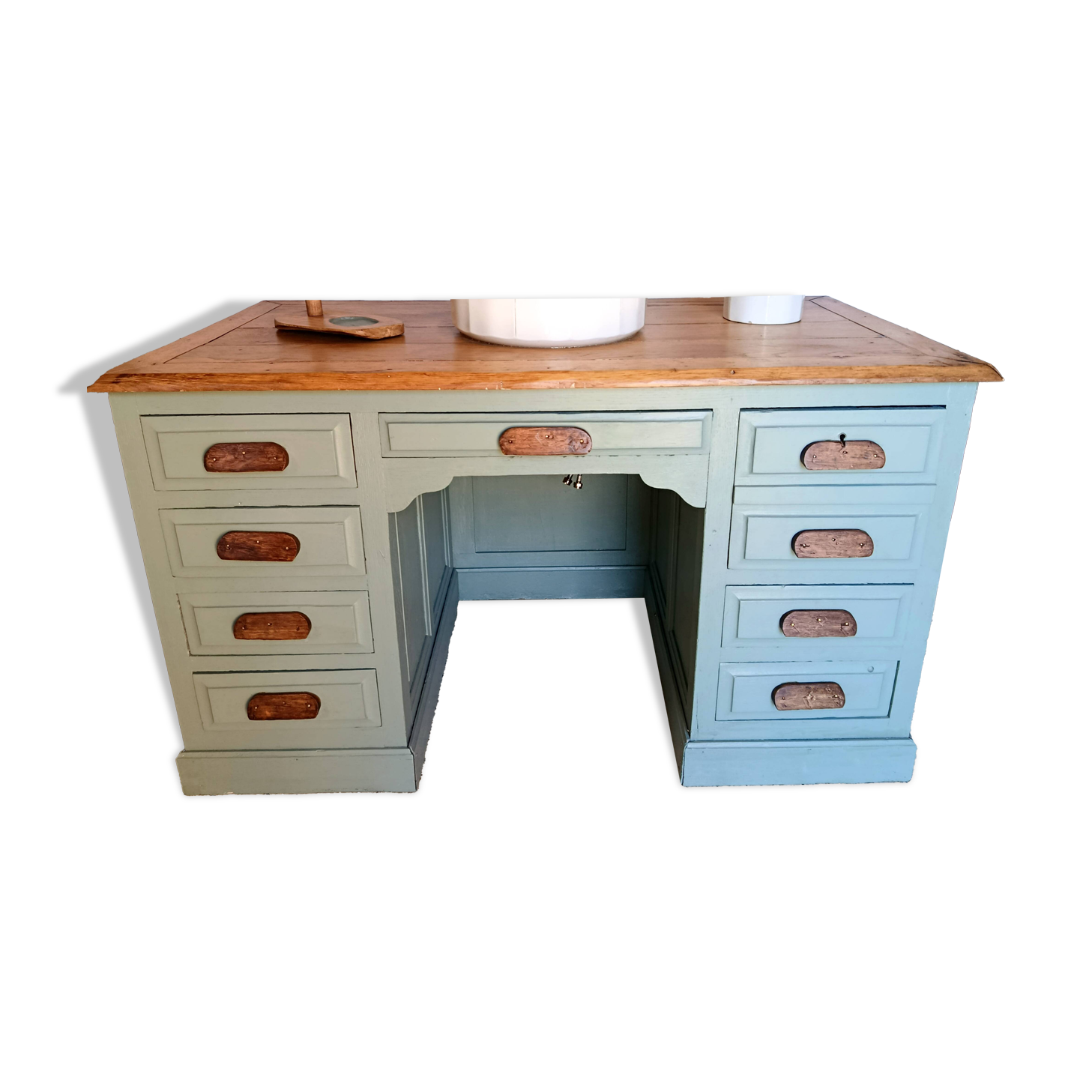 ✨ Unique washbasin furniture filled with history ✨
