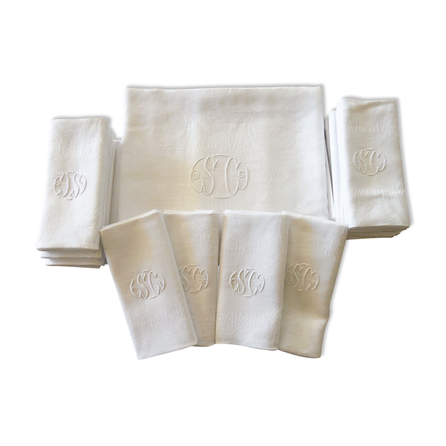 Nappe damassée et ses 12 serviettes brodé monogramme SC damas floral