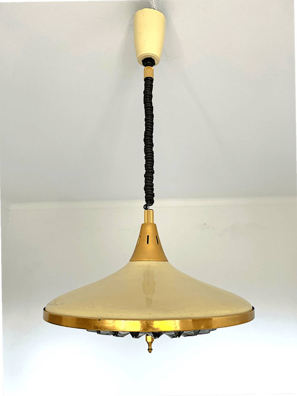 Retractable metal and  glass pull down pendant