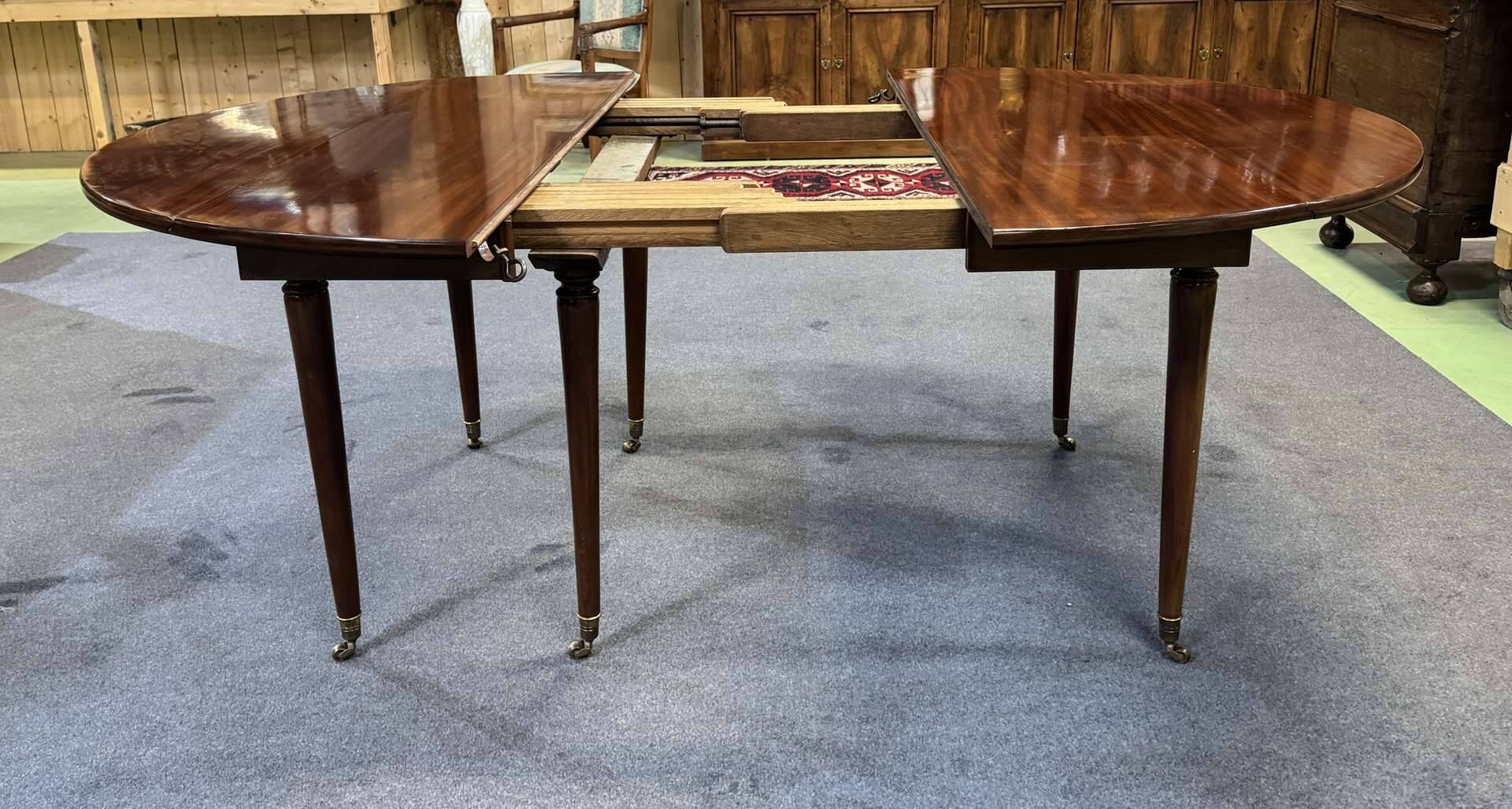 19th-century Louis XVI dining table in Cuban mahogany.