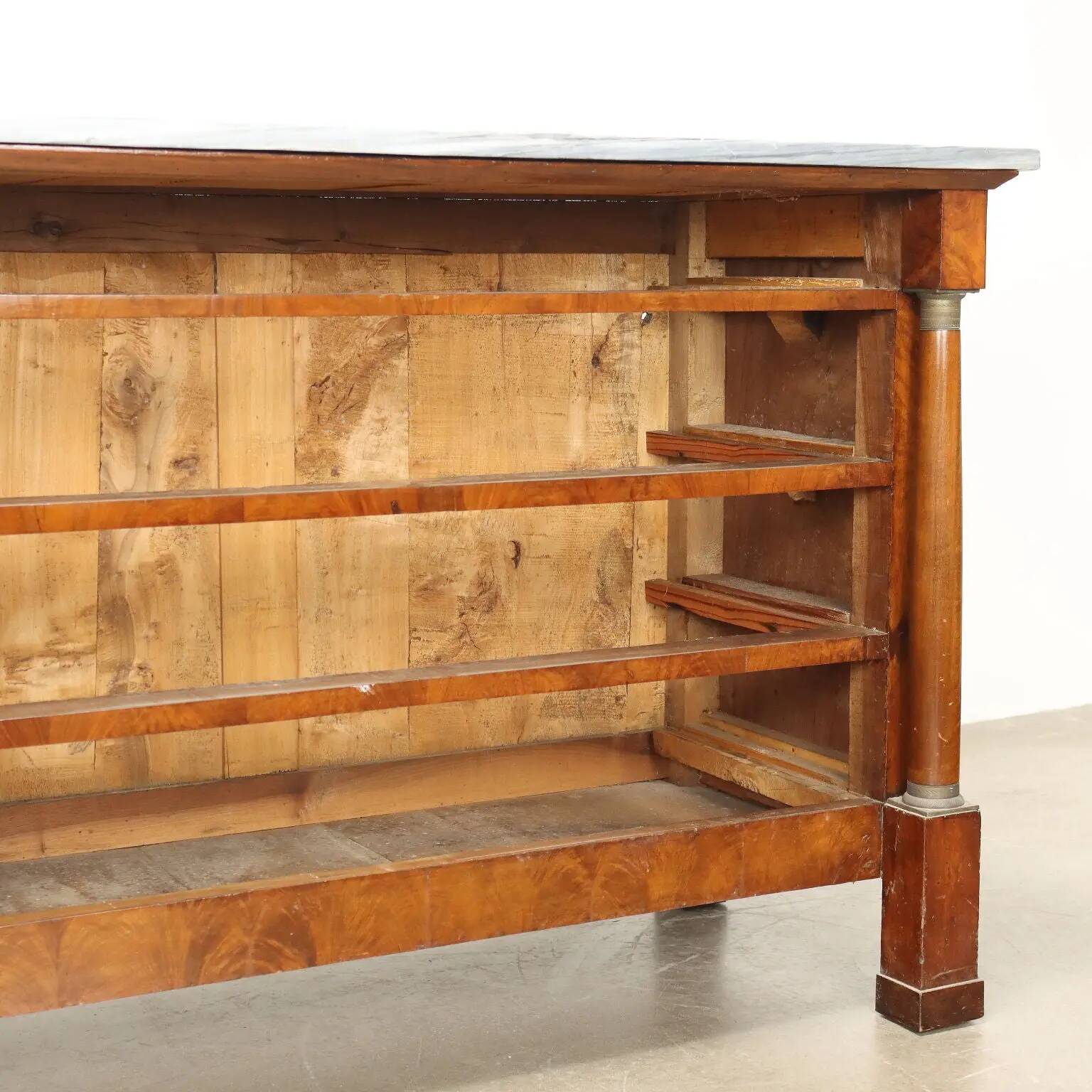 Antique Empire walnut commode with 4 drawers, Italy, 19th century.